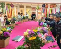 西宁市城北区汪家寨村：巧手插花话团结 邻里同心筑和谐